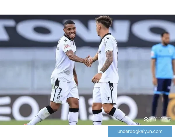 斯卡洛尼球队凝聚力持续提升，展现出强大的团队合作能力